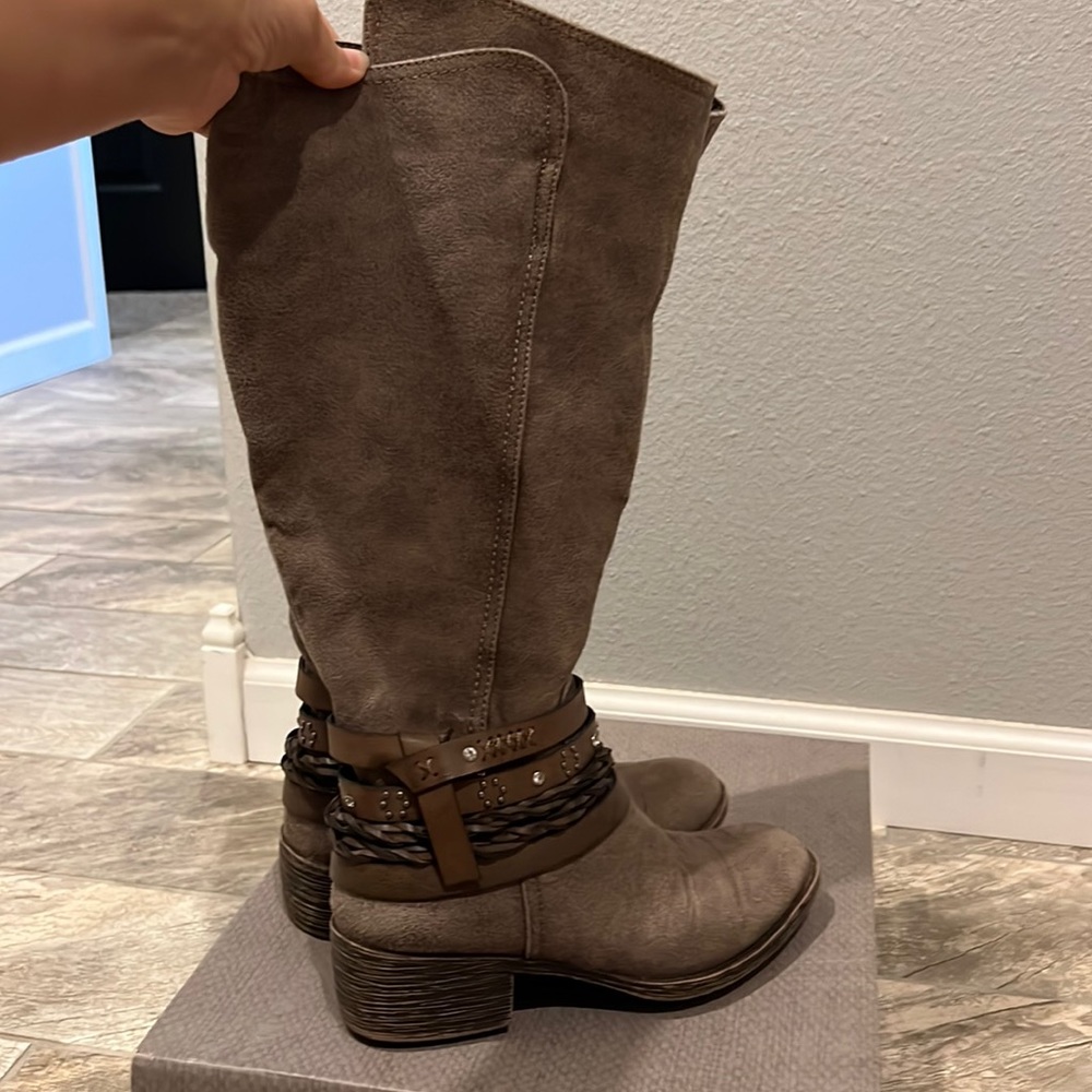 Maurice’s Taupe Western Boot